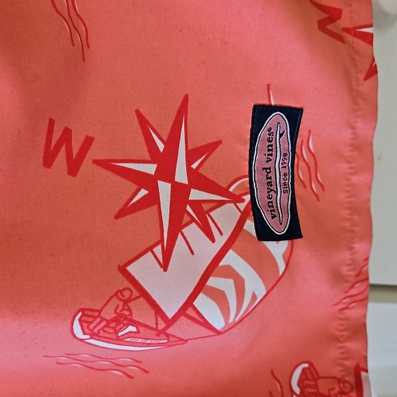 Vineyard vines mens lined swim trunks, size large. - Picture 9 of 12